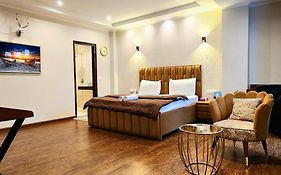 Hotel City Premier - Near Galleria Market , Super Mart-1 Dlf Gurgaon